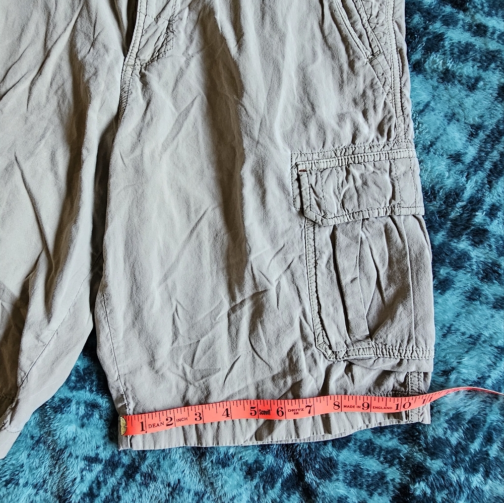 Tommy Bahama chaki cotton cargo shorts size 33 - Picture 7 of 10